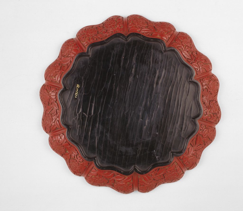 图片[3]-Sunflower petal dish with red fairy mountain cave pattern-China Archive